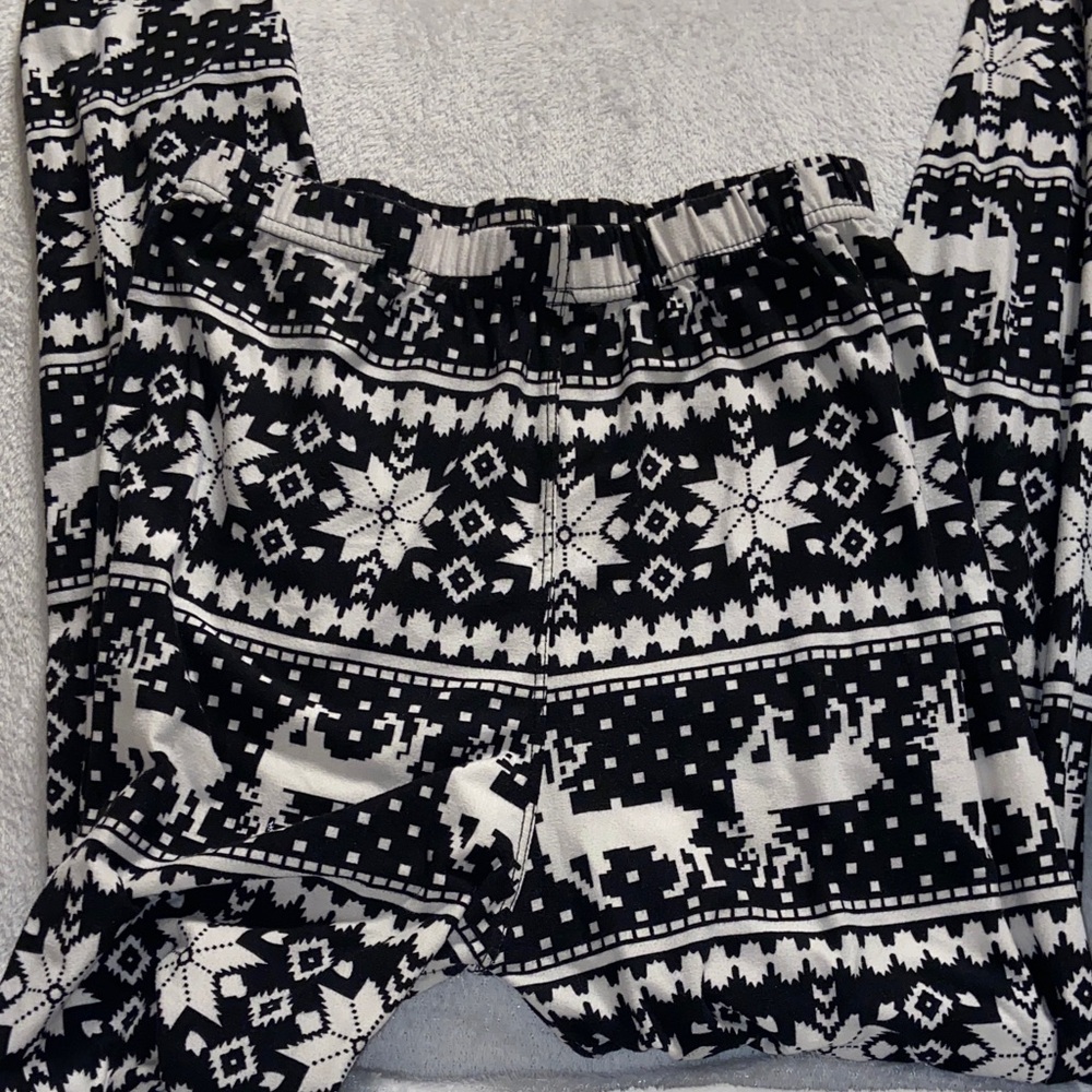 Black and White Reindeer Patterned Leggings
